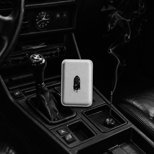 Y¥ Penn Ave Tomb Vegan Wallet (Magsafe® Compatible)